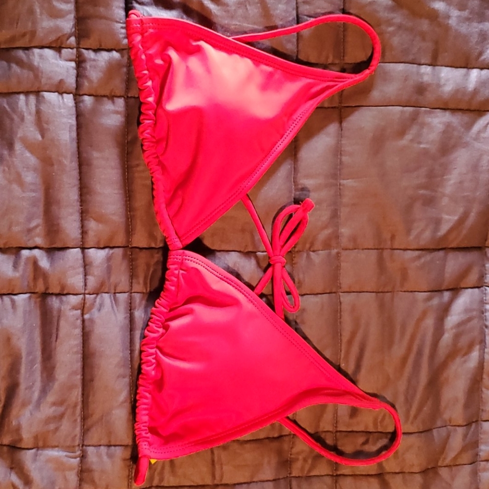 Red Bikini - Picture 5 of 7